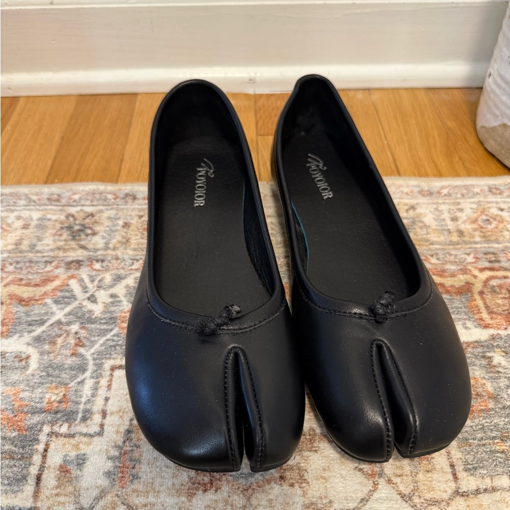 Vionic Black Split-Toe Ballet Flats with Knot Accent